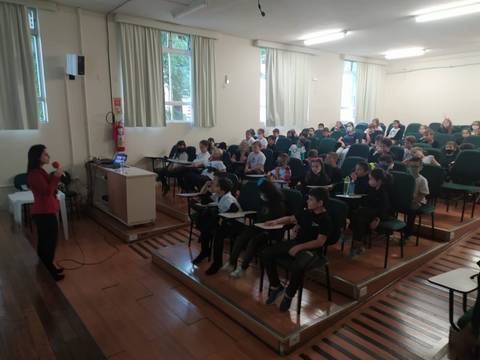 Turmas do Colégio Satc aliam atividade física e boa alimentação