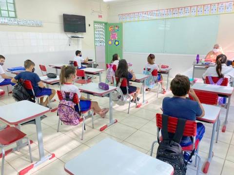 Índice de contaminação com aulas 100% presenciais mantém mesma média do ensino misto
