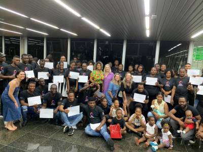 Secretaria de Educação faz homenagens e entrega certificados para 50 estudantes estrangeiros