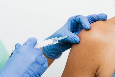 Menos da metade dos adolescentes em Santa Catarina tomaram a segunda dose da vacina contra a dengue