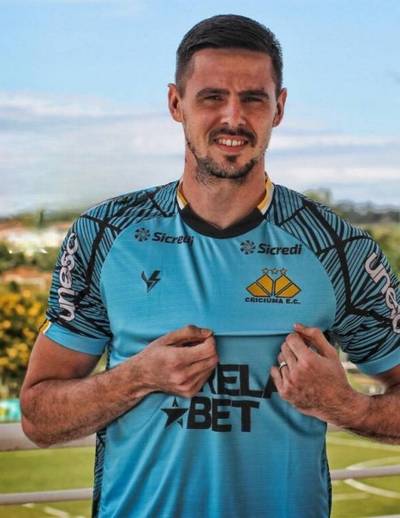 Criciúma anuncia goleiro como reforço 