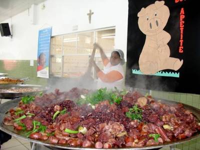 Feijoada atrai 500 pessoas