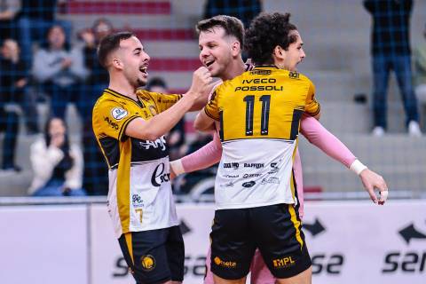 Goleiro vira artilheiro e garante empate do Criciúma Futsal no Campeonato Brasileiro