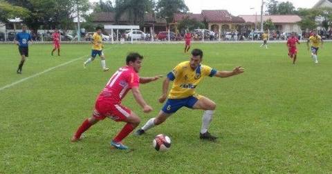 Caravaggio e Araranguá largam na frente na luta por vaga na semifinal