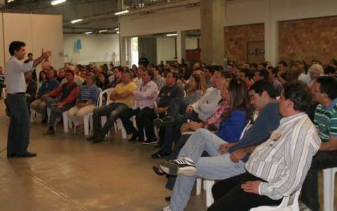 Reta final: Salvaro e Márcio se reúnem com vereadores para definir estratégias 