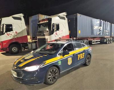 Rodotrens com 18,4 mil quilos de excesso de carga são abordados pela PRF em Araranguá