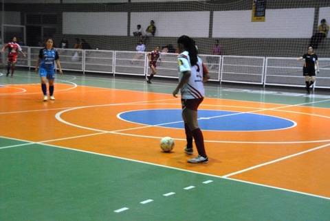 Meninas do futsal nas semifinais dos JASC
