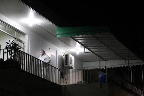 Média de mortes diárias por Covid-19 cai 28% em um mês no país