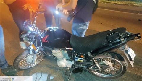 Colisão entre moto e caminhão de Tubarão deixa duas pessoas mortas em Balneário Camboriú