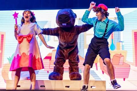 Teatro Elias Angeloni recebe a peça ‘As Aventuras de Mike com Dearo e Manu’