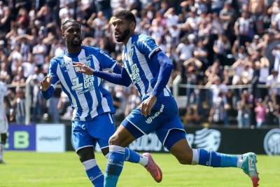 Concorrente ao acesso perde de virada com gols nos acréscimos na Série B do Brasileirão