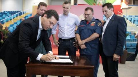 Governador assina decreto que desburocratiza alvarás para empresas  