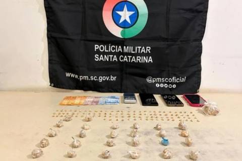 Mulheres são presas pela PM após serem flagradas com crack