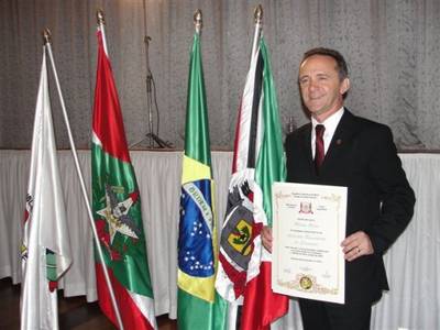 Prof. Nilson Olivo recebe Titulo de Cidadão Benemérito de Criciúma