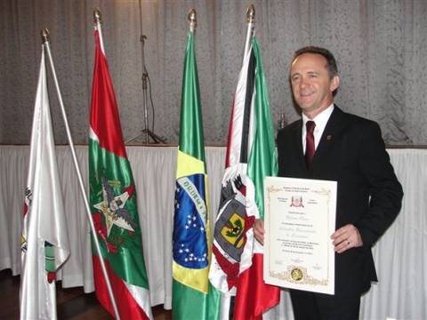 Prof. Nilson Olivo recebe Titulo de Cidadão Benemérito de Criciúma