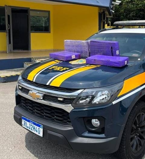 Santa Catarina: PRF apreende 46 quilos de maconha em carro na BR-101 em Biguaçu