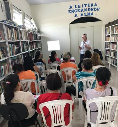 Merendeiras recebem treinamento sobre boas práticas de manipulação de alimentos