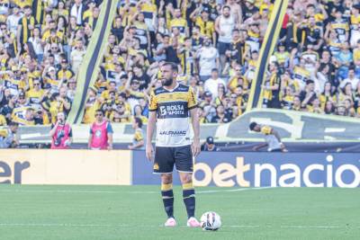 Criciúma fecha o turno com a melhor defesa da Série B e iguala marca de ano de acesso