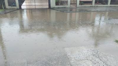 Chuva que atinge Criciúma deixa famílias preocupadas com alagamentos 
