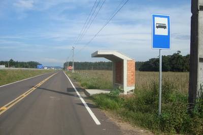 Às margens da 101, lote 29 ganha abrigos para usuários do transporte coletivo