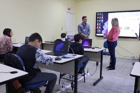 Curso de Informática Básica conta com novos equipamentos em Morro da Fumaça