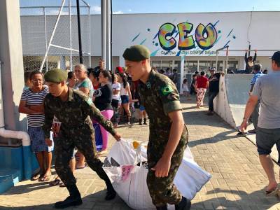 Sábado de entrega de donativos em Criciúma