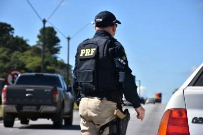 PRF e Detran fiscalizam veículos estrangeiros em rotas de saída de Santa Catarina