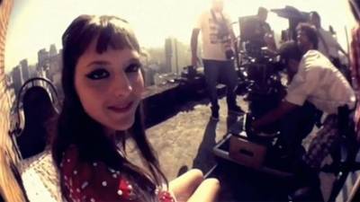Mallu Magalhães em videoclipe filmado e editado por Marcelo Camelo