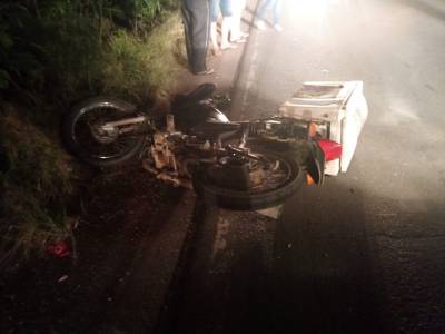 Motociclista se fere em acidente envolvendo bovino