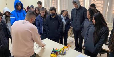 Escolas estaduais de Içara recebem demonstração de robótica