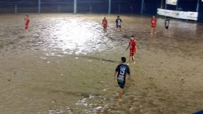 Suíço Noturno segue mesmo debaixo de chuva