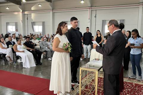 Amor oficializado: mais de 20 histórias ganham novos capítulos em casamento coletivo