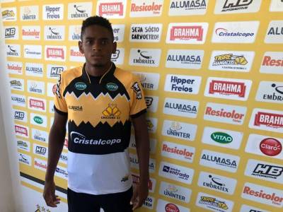 Por 'comportamento inadequado', Criciúma demite atacante Jajá e zagueiro Cayque
