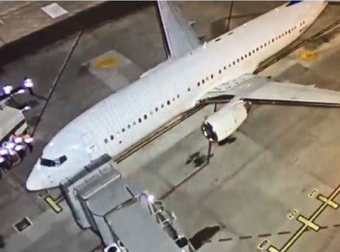 Avião com 80 brasileiros deportados pousa em Confins