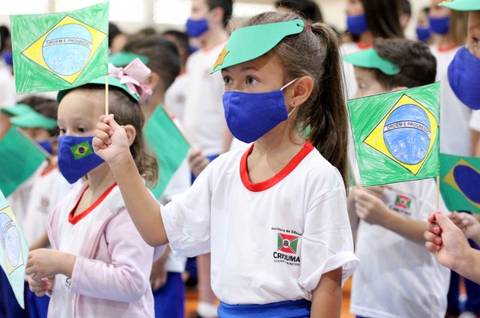 Escolas municipais de Criciúma retomaram ato cívico nesta semana