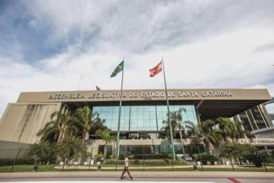 PL sobre contratação de professores ACTs da rede estadual avança na Alesc