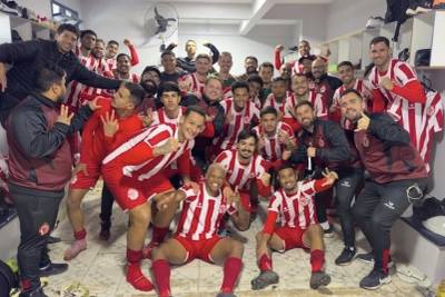 Hercílio Luz vence de virada e se isola na liderança da Série B do Catarinense