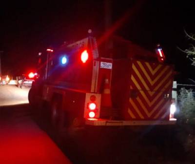 Veículo de propriedade de ferro velho é atingido por incêndio; carro tem placas de Criciúma