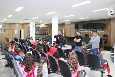 Alunos da Escola José Fernandes Silveira visitam a Câmara Municipal de Içara
