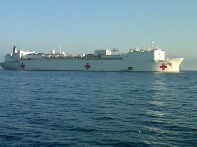 Navio-hospital chega a Nova York para aliviar hospitais