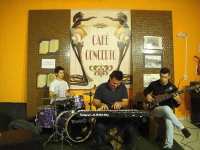 Mulher Nota 10 é o tema deste mês no Café Concerto