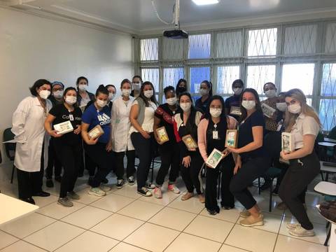 Colaboradoras do Hospital São José participam de encontro de gestantes