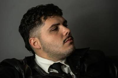 Cantor de Criciúma ganha destaque nas redes sociais e projeta carreira em São Paulo