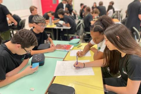 Projeto solidário mobiliza estudantes em campanha de arrecadação de livros