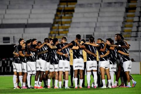 Em semana de jogo contra o Criciúma, presidente da Ponte Preta confirma saída de volante
