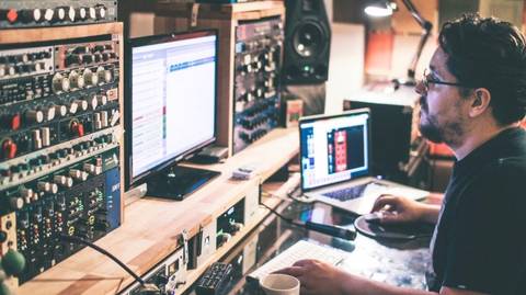 Produtor musical criciumense é referência no país
