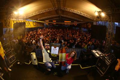 Lohn Bier comemora 9 anos com shows gratuitos e muita diversão no pátio da fábrica