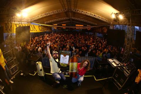 Lohn Bier comemora 9 anos com shows gratuitos e muita diversão no pátio da fábrica