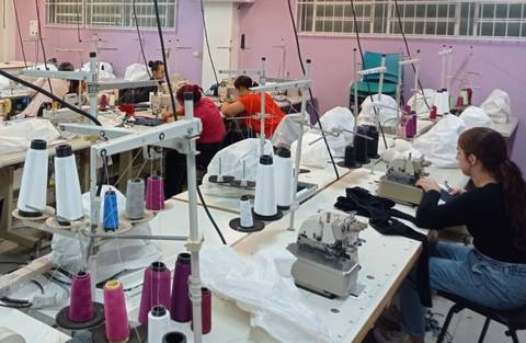 Abadeus oferece curso gratuito de costura em Criciúma