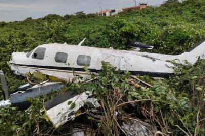 Avião de pequeno porte cai em município do Vale do Itajaí, em Santa Catarina; veja fotos